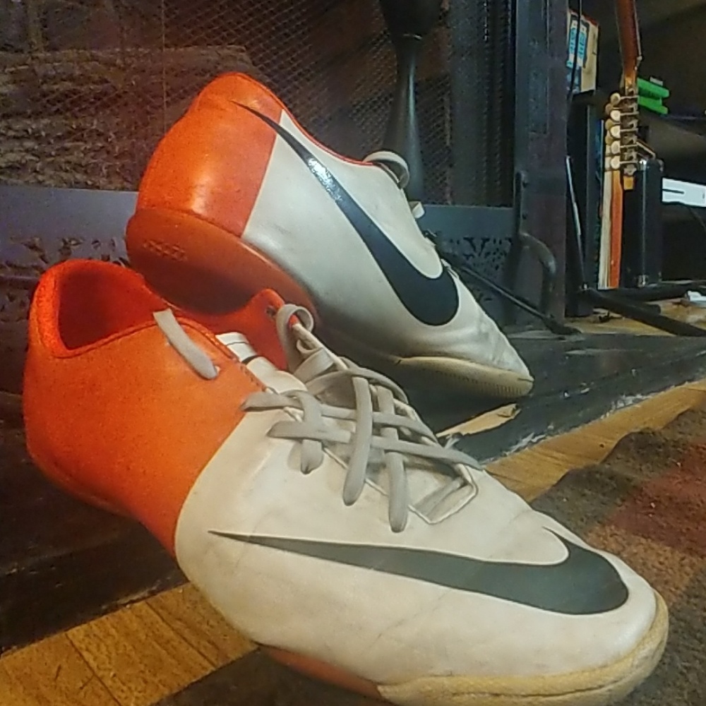 Nike Indoor Soccer | Mercurial Victory III | Pink